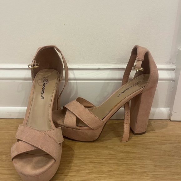 Heels - Picture 4 of 6